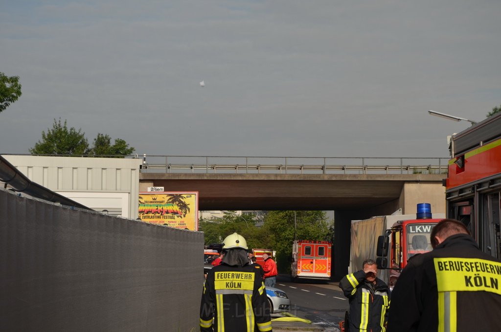 Grossfeuer Poco Lager Koeln Porz Gremberghoven Hansestr P528.JPG - Miklos Laubert